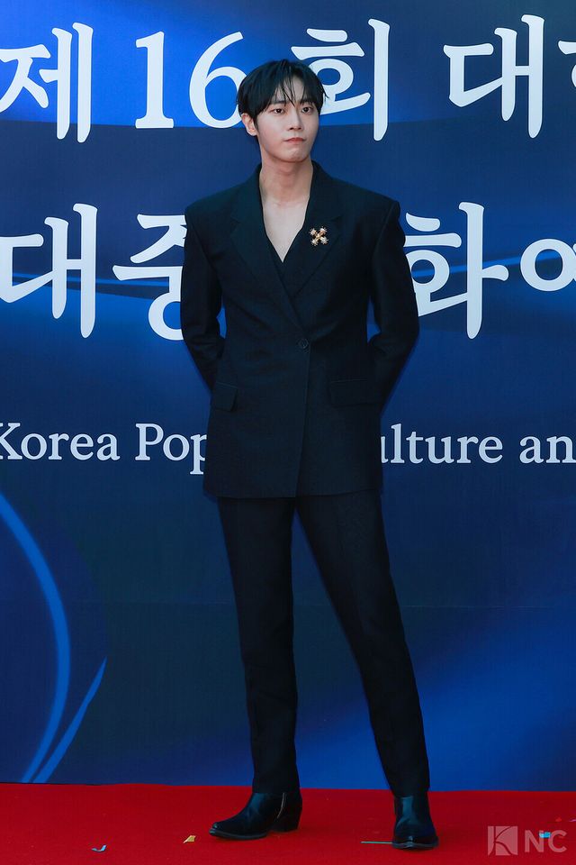 배우 추영우가 23일 오후 5시 서울 중구 국립극장 해오름극장에서 진행된 2025 대한민국 대중문화예술상 시상식에 앞서 레드카펫을 밟고 있다. 사진=김규빈 기자