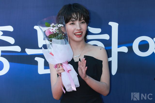 그룹 아이들(i-dle) 소연이 23일 오후 5시 서울 중구 국립극장 해오름극장에서 진행된 2025 대한민국 대중문화예술상 시상식에 앞서 레드카펫을 밟고 있다. 사진=김규빈 기자