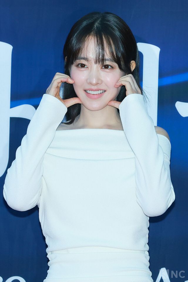 배우 박보영이 23일 오후 5시 서울 중구 국립극장 해오름극장에서 진행된 2025 대한민국 대중문화예술상 시상식에 앞서 레드카펫을 밟고 있다. 사진=김규빈 기자