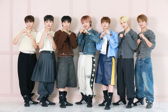 그룹 넥스지(NEXZ)가 23일 오후 3시 서울 성동구 모처에서 진행된 ‘비트복서(Beat-Boxer)’ 발매 기념 포토콜에서 포즈를 취하고 있다. 사진=김규빈 기자