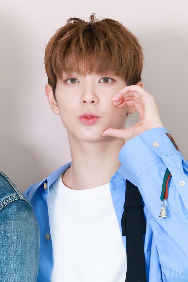 그룹 넥스지(NEXZ) 유키가 23일 오후 3시 서울 성동구 모처에서 진행된 ‘비트복서(Beat-Boxer)’ 발매 기념 포토콜에서 포즈를 취하고 있다. 사진=김규빈 기자