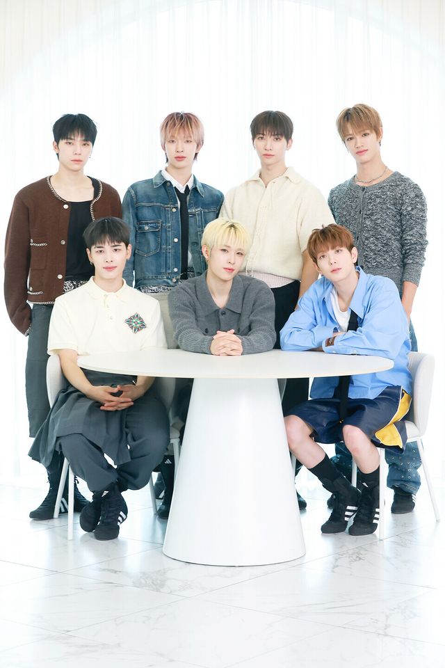 그룹 넥스지(NEXZ)가 23일 오후 3시 서울 성동구 모처에서 진행된 ‘비트복서(Beat-Boxer)’ 발매 기념 포토콜에서 포즈를 취하고 있다. 사진=김규빈 기자