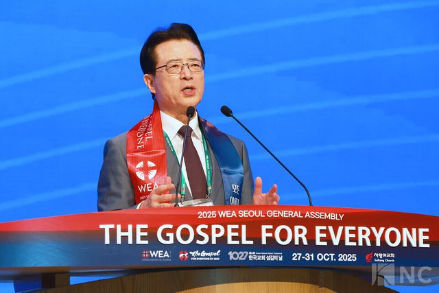 오정현 목사가 27일 서울 서초구 사랑의 교회 본당에서 열린 ‘2025 WEA 서울총회’ 개막식에 참석했다. 사진=김규빈 기자