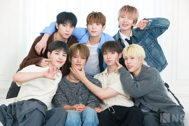 그룹 넥스지(NEXZ)가 23일 오후 3시 서울 성동구 모처에서 진행된 ‘비트복서(Beat-Boxer)’ 발매 기념 포토콜에서 포즈를 취하고 있다. 사진=김규빈 기자