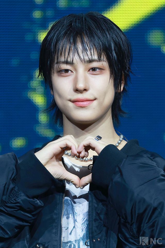 그룹 앤팀(&TEAM) 타키가 28일 오후 2시 서울 용산구 블루스퀘어 SOL트래블홀에서 진행된 한국 데뷔 앨범 ‘백 투 라이프(Back to Life)’ 발매 기념 쇼케이스에서 포즈를 취하고 있다. 사진=김규빈 기자