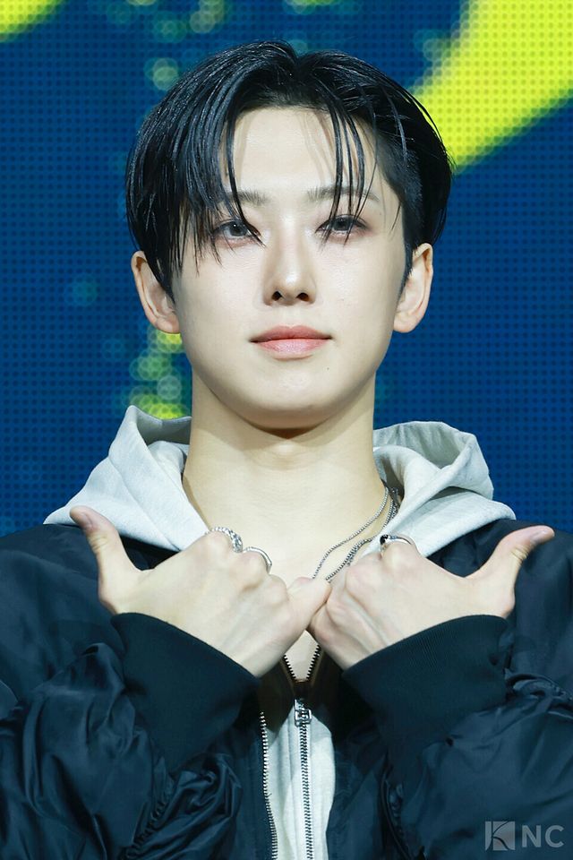 그룹 앤팀(&TEAM) 후마가 28일 오후 2시 서울 용산구 블루스퀘어 SOL트래블홀에서 진행된 한국 데뷔 앨범 ‘백 투 라이프(Back to Life)’ 발매 기념 쇼케이스에서 포즈를 취하고 있다. 사진=김규빈 기자