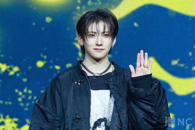 그룹 앤팀(&TEAM) 유마가 28일 오후 2시 서울 용산구 블루스퀘어 SOL트래블홀에서 진행된 한국 데뷔 앨범 ‘백 투 라이프(Back to Life)’ 발매 기념 쇼케이스에서 포즈를 취하고 있다. 사진=김규빈 기자