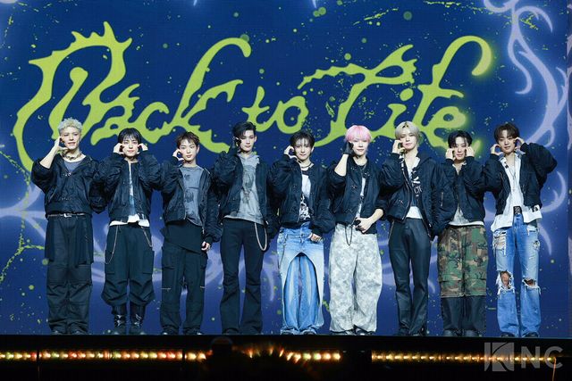그룹 앤팀(&TEAM)이 28일 오후 2시 서울 용산구 블루스퀘어 SOL트래블홀에서 진행된 한국 데뷔 앨범 ‘백 투 라이프(Back to Life)’ 발매 기념 쇼케이스에서 포즈를 취하고 있다. 사진=김규빈 기자