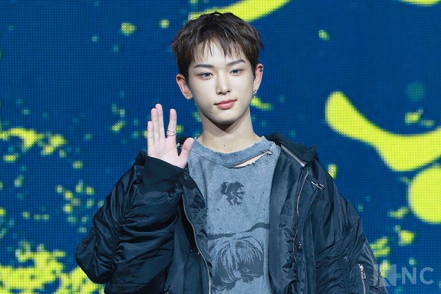 그룹 앤팀(&TEAM) 하루아가 28일 오후 2시 서울 용산구 블루스퀘어 SOL트래블홀에서 진행된 한국 데뷔 앨범 ‘백 투 라이프(Back to Life)’ 발매 기념 쇼케이스에서 포즈를 취하고 있다. 사진=김규빈 기자