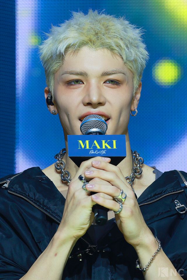 그룹 앤팀(&TEAM) 마키가 28일 오후 2시 서울 용산구 블루스퀘어 SOL트래블홀에서 진행된 한국 데뷔 앨범 ‘백 투 라이프(Back to Life)’ 발매 기념 쇼케이스에서 소감을 말하고 있다. 사진=김규빈 기자