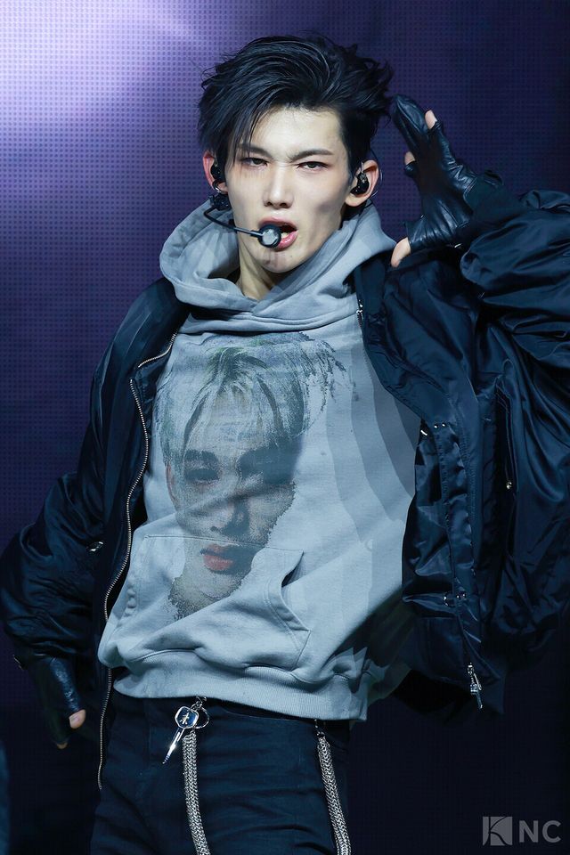 그룹 앤팀(&TEAM) 조가 28일 오후 2시 서울 용산구 블루스퀘어 SOL트래블홀에서 진행된 한국 데뷔 앨범 ‘백 투 라이프(Back to Life)’ 발매 기념 쇼케이스에서 타이틀곡 무대를 선보이고 있다. 사진=김규빈 기자