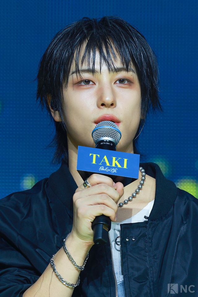 그룹 앤팀(&TEAM) 타키가 28일 오후 2시 서울 용산구 블루스퀘어 SOL트래블홀에서 진행된 한국 데뷔 앨범 ‘백 투 라이프(Back to Life)’ 발매 기념 쇼케이스에서 소감을 말하고 있다. 사진=김규빈 기자