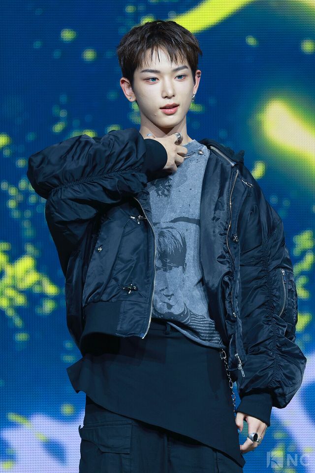 그룹 앤팀(&TEAM) 하루아가 28일 오후 2시 서울 용산구 블루스퀘어 SOL트래블홀에서 진행된 한국 데뷔 앨범 ‘백 투 라이프(Back to Life)’ 발매 기념 쇼케이스에서 포즈를 취하고 있다. 사진=김규빈 기자