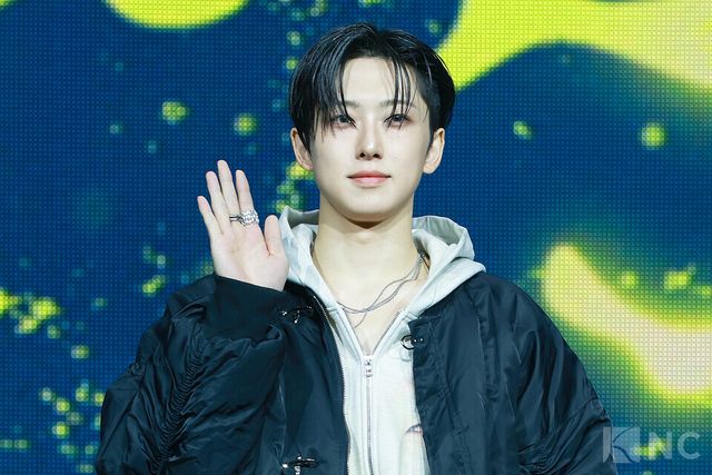 그룹 앤팀(&TEAM) 후마가 28일 오후 2시 서울 용산구 블루스퀘어 SOL트래블홀에서 진행된 한국 데뷔 앨범 ‘백 투 라이프(Back to Life)’ 발매 기념 쇼케이스에서 포즈를 취하고 있다. 사진=김규빈 기자