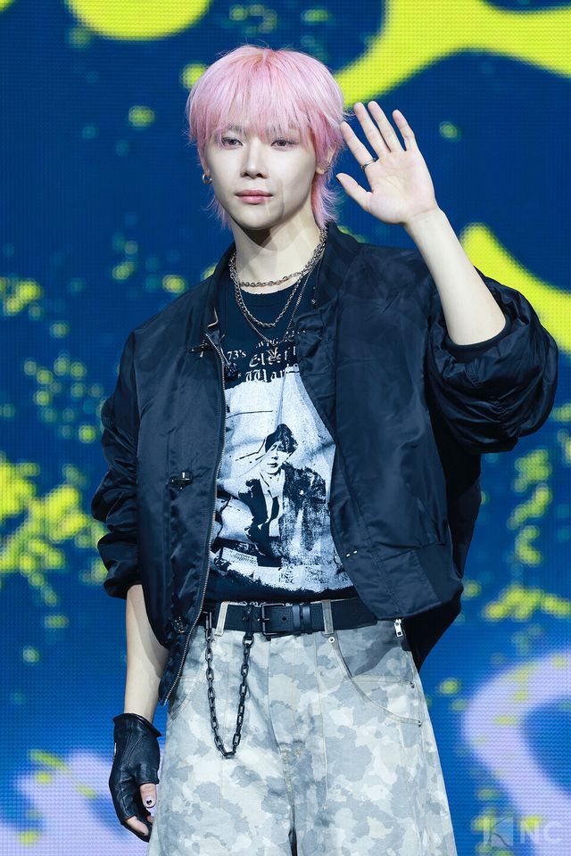 그룹 앤팀(&TEAM) 니콜라스가 28일 오후 2시 서울 용산구 블루스퀘어 SOL트래블홀에서 진행된 한국 데뷔 앨범 ‘백 투 라이프(Back to Life)’ 발매 기념 쇼케이스에서 포즈를 취하고 있다. 사진=김규빈 기자