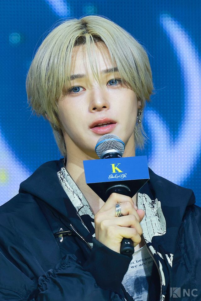 그룹 앤팀(&TEAM) 케이가 28일 오후 2시 서울 용산구 블루스퀘어 SOL트래블홀에서 진행된 한국 데뷔 앨범 ‘백 투 라이프(Back to Life)’ 발매 기념 쇼케이스에서 소감을 말하고 있다. 사진=김규빈 기자