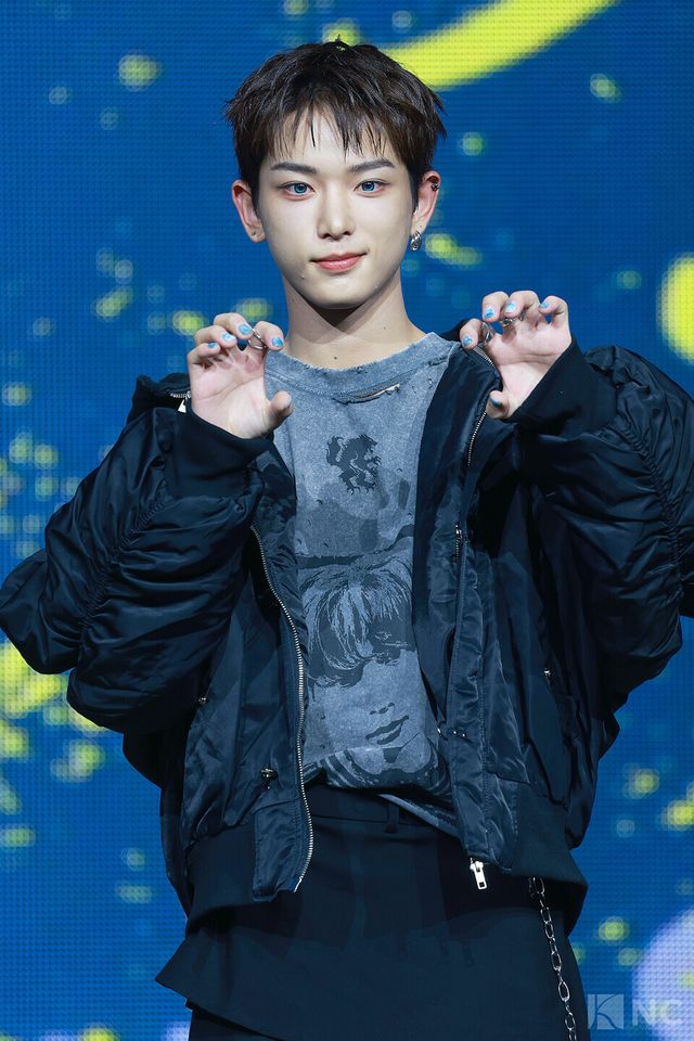 그룹 앤팀(&TEAM) 하루아가 28일 오후 2시 서울 용산구 블루스퀘어 SOL트래블홀에서 진행된 한국 데뷔 앨범 ‘백 투 라이프(Back to Life)’ 발매 기념 쇼케이스에서 포즈를 취하고 있다. 사진=김규빈 기자