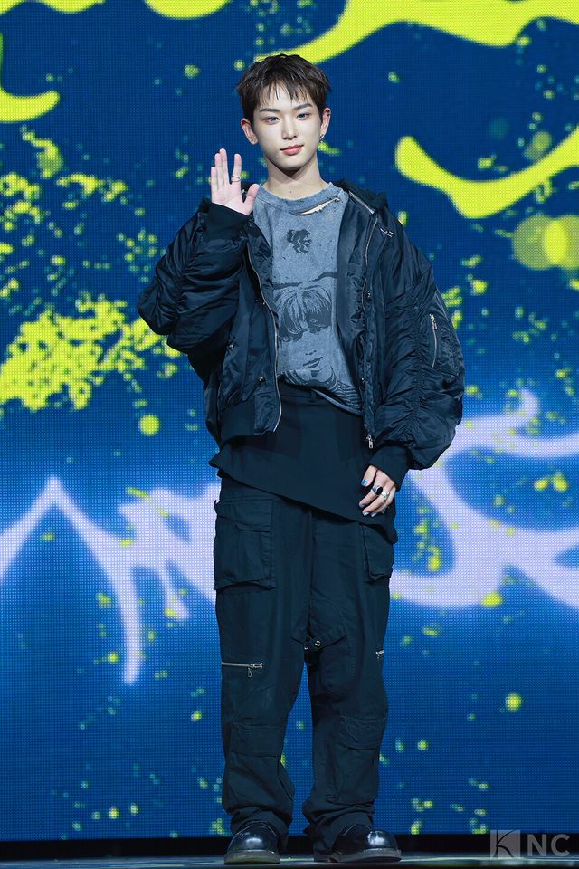 그룹 앤팀(&TEAM) 하루아가 28일 오후 2시 서울 용산구 블루스퀘어 SOL트래블홀에서 진행된 한국 데뷔 앨범 ‘백 투 라이프(Back to Life)’ 발매 기념 쇼케이스에서 포즈를 취하고 있다. 사진=김규빈 기자