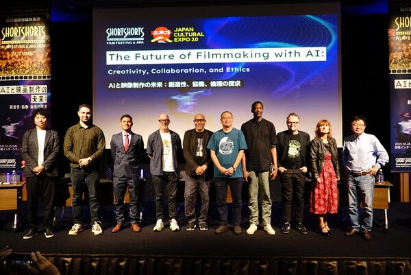 'AI와 영화 제작의 미래' 패널들이 단체 사진을 찍고 있다. 사진=SSFF&nbsp;&&nbsp;ASIA