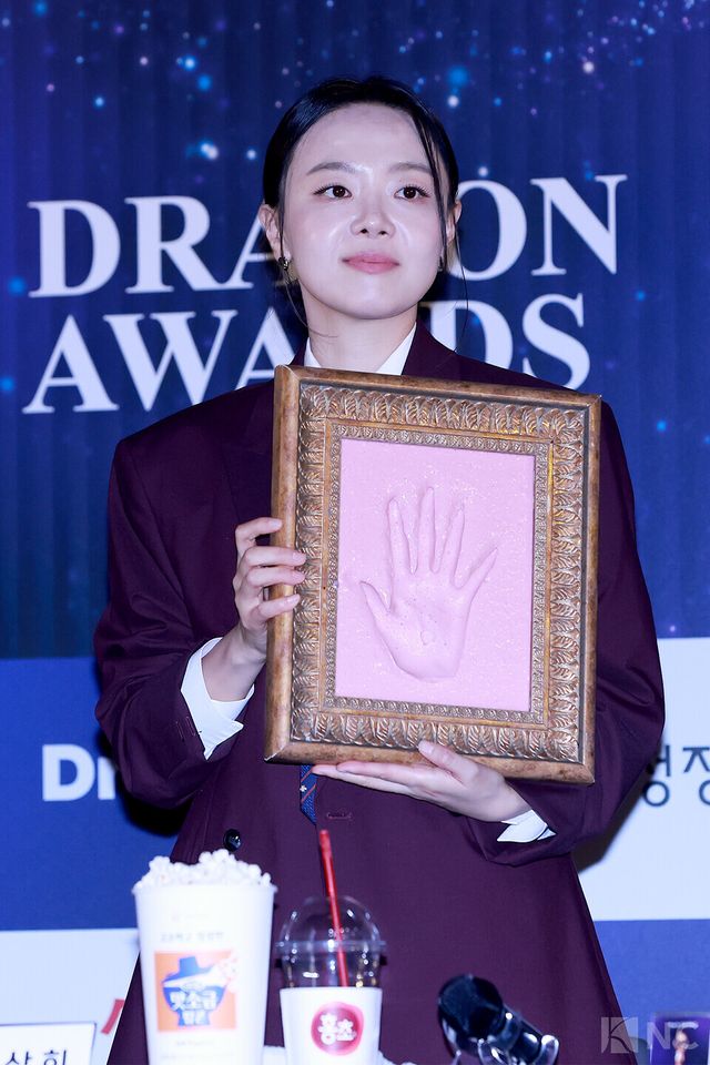 배우 이상희가 29일 오전 11시 서울 영등포구 CGV여의도에서 진행된 제46회 청룡영화상 핸드프린팅 행사에서 포즈를 취하고 있다. 사진=김규빈 기자