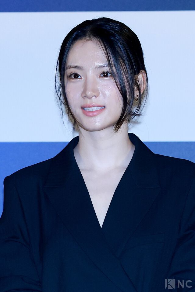 배우 박주현이 29일 오전 11시 서울 영등포구 CGV여의도에서 진행된 제46회 청룡영화상 핸드프린팅 행사에서 포즈를 취하고 있다. 사진=김규빈 기자