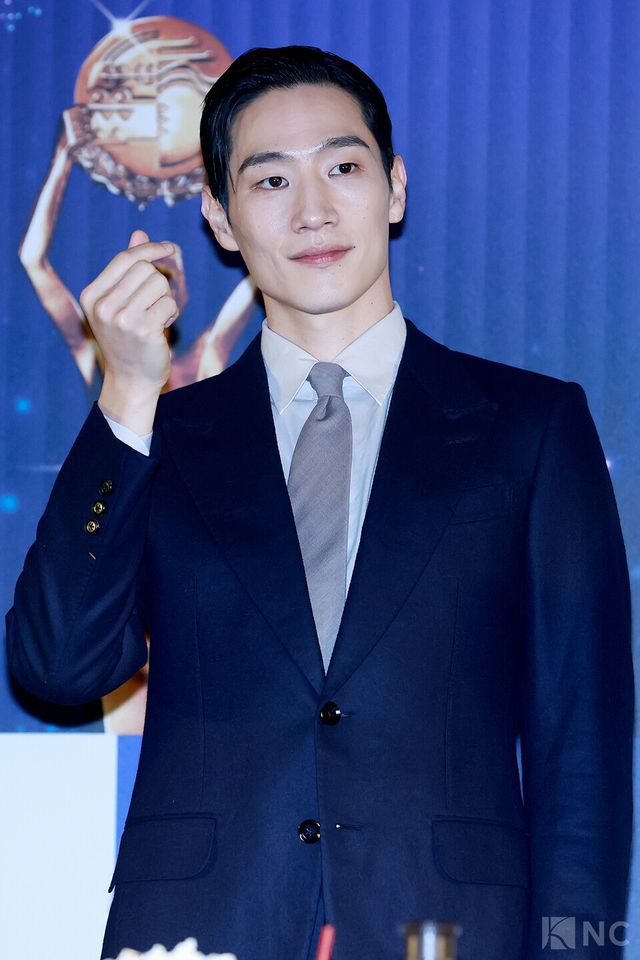 배우 노상현이 29일 오전 11시 서울 영등포구 CGV여의도에서 진행된 제46회 청룡영화상 핸드프린팅 행사에서 포즈를 취하고 있다. 사진=김규빈 기자