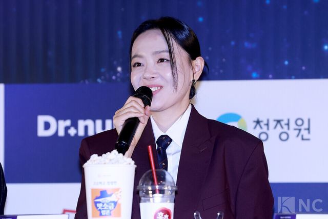 배우 이상희가 29일 오전 11시 서울 영등포구 CGV여의도에서 진행된 제46회 청룡영화상 핸드프린팅 행사에서 소감을 말하고 있다. 사진=김규빈 기자