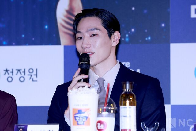 배우 노상현이 29일 오전 11시 서울 영등포구 CGV여의도에서 진행된 제46회 청룡영화상 핸드프린팅 행사에서 소감을 말하고 있다. 사진=김규빈 기자