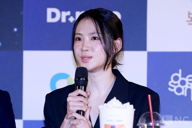 배우 박주현이 29일 오전 11시 서울 영등포구 CGV여의도에서 진행된 제46회 청룡영화상 핸드프린팅 행사에서 소감을 말하고 있다. 사진=김규빈 기자