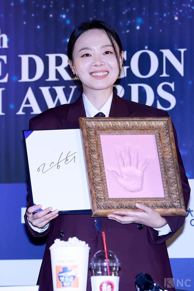 배우 이상희가 29일 오전 11시 서울 영등포구 CGV여의도에서 진행된 제46회 청룡영화상 핸드프린팅 행사에서 포즈를 취하고 있다. 사진=김규빈 기자