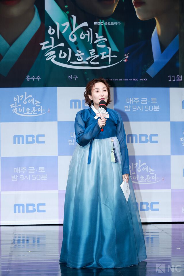 방송인 박경림이 30일 오전 11시 서울 마포구 상암 MBC사옥 골든마우스홀에서 진행된 MBC 새 금토드라마 ‘이강에는 달이 흐른다’(극본 조승희/연출 이동현) 제작발표회 진행을 맡았다. 사진=김규빈 기자