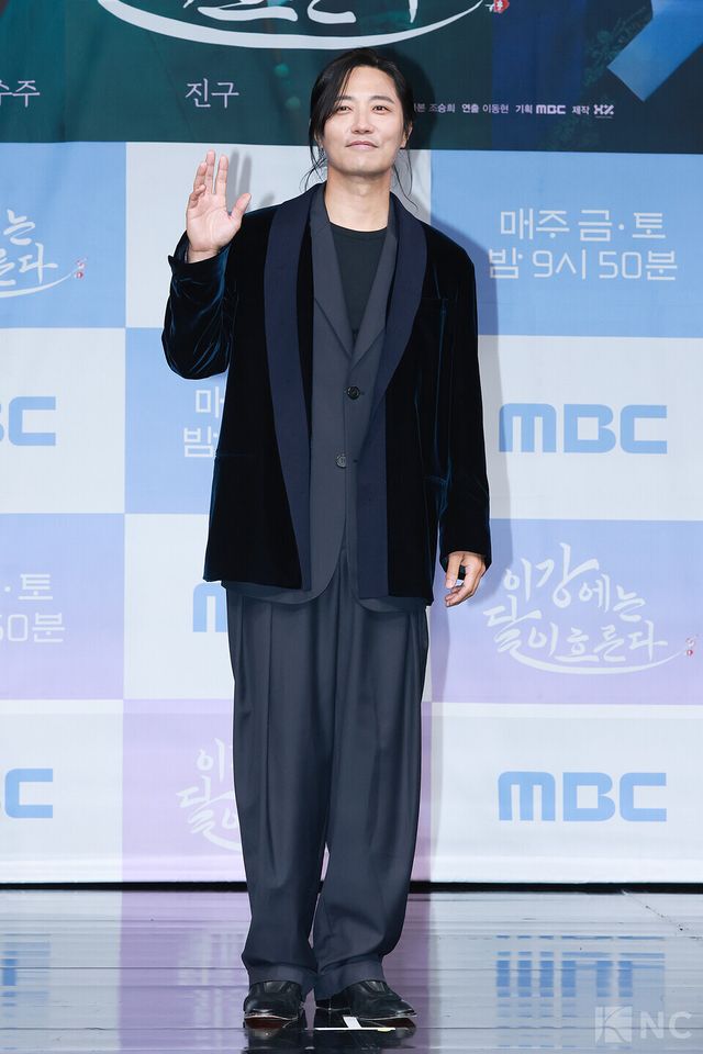 배우 진구가 30일 오전 11시 서울 마포구 상암 MBC사옥 골든마우스홀에서 진행된 MBC 새 금토드라마 ‘이강에는 달이 흐른다’(극본 조승희/연출 이동현) 제작발표회에 참석했다. 사진=김규빈 기자