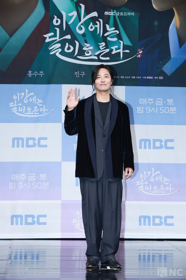 배우 진구가 30일 오전 11시 서울 마포구 상암 MBC사옥 골든마우스홀에서 진행된 MBC 새 금토드라마 ‘이강에는 달이 흐른다’(극본 조승희/연출 이동현) 제작발표회에 참석했다. 사진=김규빈 기자