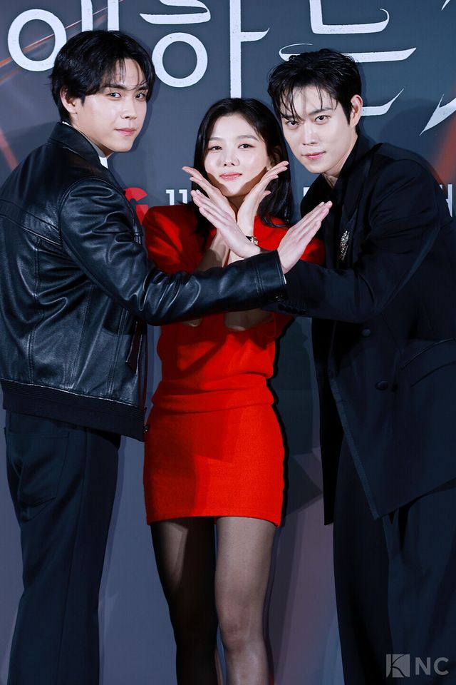 배우 김도훈, 김유정, 김영대가 30일 오후 2시 서울 용산구 CGV&nbsp;용산아이파크몰에서 진행된 티빙 오리지널 시리즈 ‘친애하는 X’ 제작발표회에서 포즈를 취하고 있다. 사진=김규빈 기자