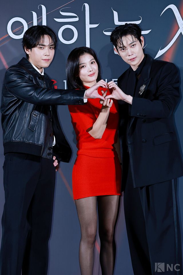 배우 김도훈, 김유정, 김영대가 30일 오후 2시 서울 용산구 CGV&nbsp;용산아이파크몰에서 진행된 티빙 오리지널 시리즈 ‘친애하는 X’ 제작발표회에서 포즈를 취하고 있다. 사진=김규빈 기자