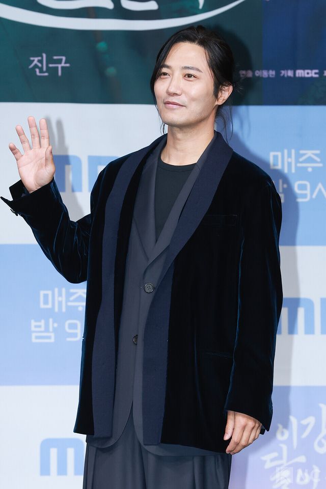 배우 진구가 30일 오전 11시 서울 마포구 상암 MBC사옥 골든마우스홀에서 진행된 MBC 새 금토드라마 ‘이강에는 달이 흐른다’(극본 조승희/연출 이동현) 제작발표회에 참석했다. 사진=김규빈 기자