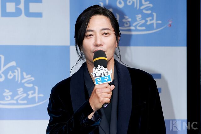 배우 진구가 30일 오전 11시 서울 마포구 상암 MBC사옥 골든마우스홀에서 진행된 MBC 새 금토드라마 ‘이강에는 달이 흐른다’(극본 조승희/연출 이동현) 제작발표회에 참석했다. 사진=김규빈 기자