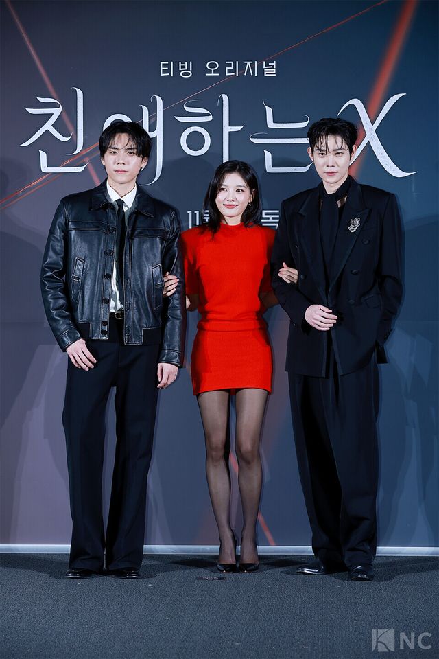 배우 김도훈, 김유정, 김영대가 30일 오후 2시 서울 용산구 CGV&nbsp;용산아이파크몰에서 진행된 티빙 오리지널 시리즈 ‘친애하는 X’ 제작발표회에서 포즈를 취하고 있다. 사진=김규빈 기자