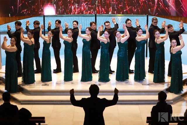 안산시립합창단이 더헤븐리조트 방주교회에서 멋진 무대를 선보이고 있다. 사진=김규빈 기자