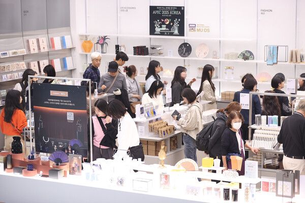 뮷즈를 살려고 모여든 국립중앙박물관 관람객들. 사진=연합뉴스