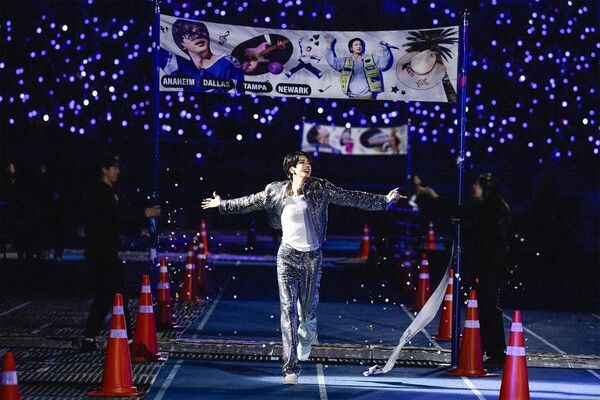 31일 인천 미추홀구 인천문학경기장 주경기장에서는 방탄소년단 진 솔로 팬콘서트 앙코르 '#RUNSEOKJIN_EP.TOUR_ENCORE' 1회차 공연이 열렸다.&nbsp;사진=빅히트뮤직