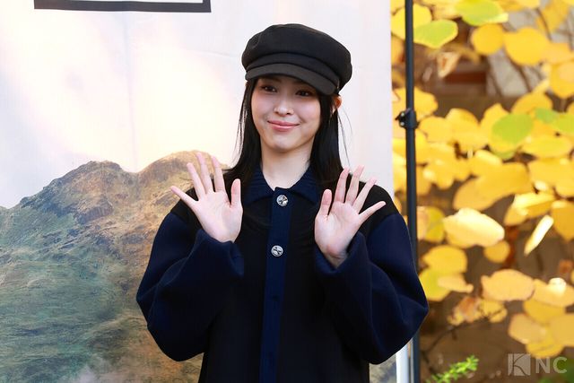 그룹 있지(ITZY) 류진이 10일 오전 11시 서울 성동구 모처에서 진행된 한 의류 브랜드의 팝업 스토어 오픈 기념 포토콜에서 포즈를 취하고 있다. 사진=김규빈 기자