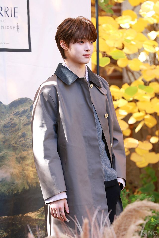 그룹 앤팀(&TEAM)의주가 10일 오전 11시 서울 성동구 모처에서 진행된 한 의류 브랜드의 팝업 스토어 오픈 기념 포토콜에서 포즈를 취하고 있다. 사진=김규빈 기자