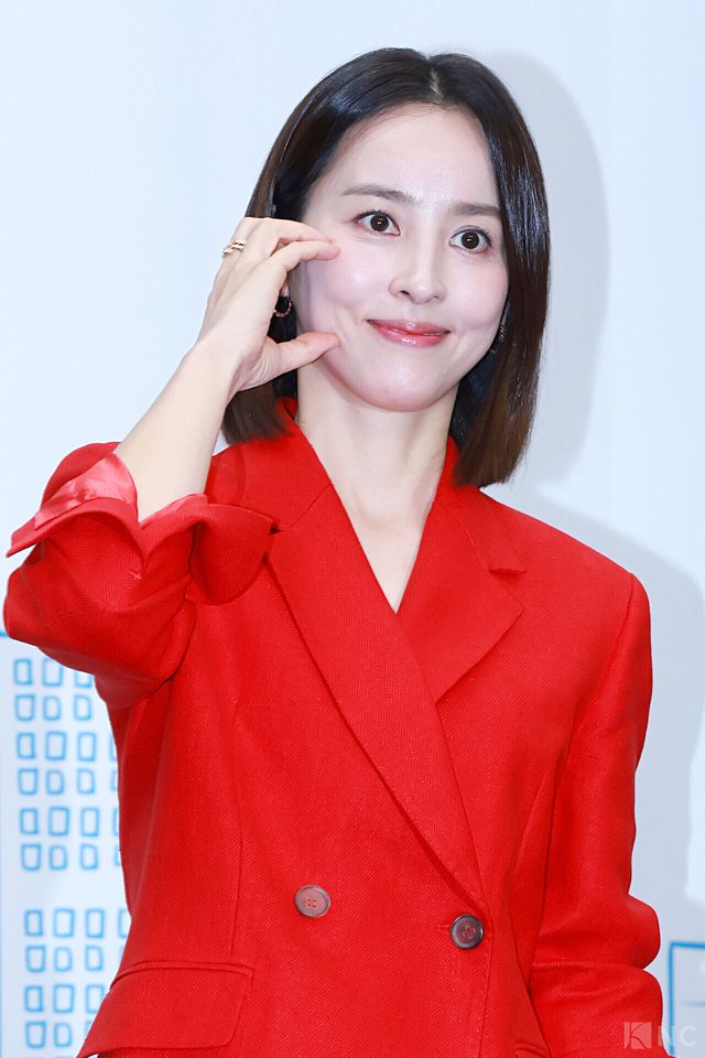 배우 한혜진이 10일 오후 2시 서울 마포구 상암 스탠포드호텔 코리아에서 진행된 티비 조선 월화미니시리즈 ‘다음생은 없으니까’(극본 신이원/연출 김정민)에서 포즈를 취하고 있다. 사진=김규빈 기자