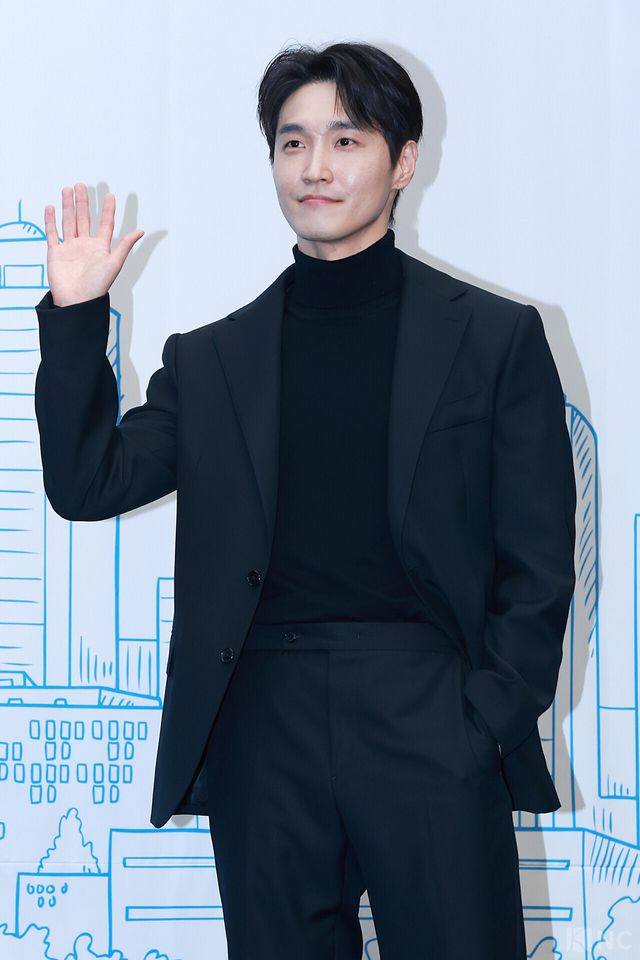 배우 장인섭이 10일 오후 2시 서울 마포구 상암 스탠포드호텔 코리아에서 진행된 티비 조선 월화미니시리즈 ‘다음생은 없으니까’(극본 신이원/연출 김정민)에서 포즈를 취하고 있다. 사진=김규빈 기자