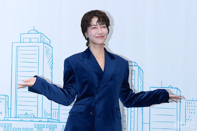 배우 진서연이 10일 오후 2시 서울 마포구 상암 스탠포드호텔 코리아에서 진행된 티비 조선 월화미니시리즈 ‘다음생은 없으니까’(극본 신이원/연출 김정민)에서 포즈를 취하고 있다. 사진=김규빈 기자