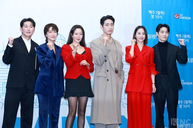 배우 허준석, 진서연, 김희선, 윤박, 한혜진, 장인섭이 10일 오후 2시 서울 마포구 상암 스탠포드호텔 코리아에서 진행된 티비 조선 월화미니시리즈 ‘다음생은 없으니까’(극본 신이원/연출 김정민)에서 포즈를 취하고 있다. 사진=김규빈 기자