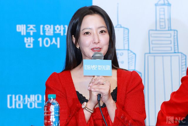 배우 김희선이 10일 오후 2시 서울 마포구 상암 스탠포드호텔 코리아에서 진행된 티비 조선 월화미니시리즈 ‘다음생은 없으니까’(극본 신이원/연출 김정민)에서 소감을 말하고 있다. 사진=김규빈 기자