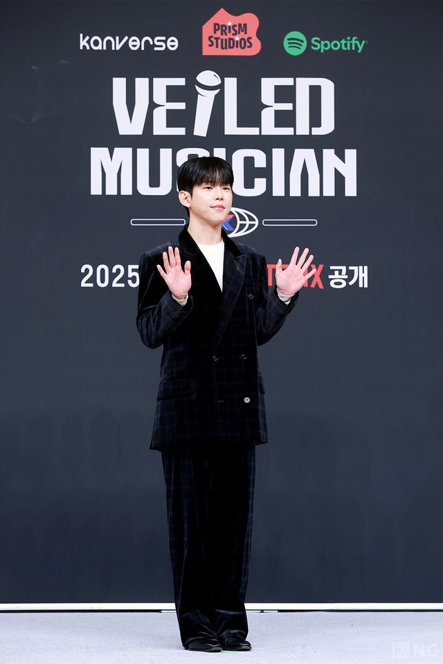 가수 폴킴이 12일 서울 양천구 SBS목동 사옥에서 진행된 SBS 신규 오디션 ‘베일드 뮤지션’ 제작발표회에서 포즈를 취하고 있다. 사진=김규빈 기자