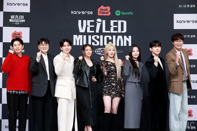 가수 신용재, 몬스타엑스(MONSTA X) 기현, 에일리, 키스오브라이프(KISS OF LIFE) 벨, 볼빨간사춘기 안지영, 폴킴, 배우 최다니엘이 12일 서울 양천구 SBS목동 사옥에서 진행된 SBS 신규 오디션 ‘베일드 뮤지션’ 제작발표회에서 포즈를 취하고 있다. 사진=김규빈 기자